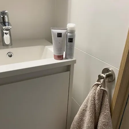 Hoekstudio Met Zeezicht & Hotelgevoel شقة